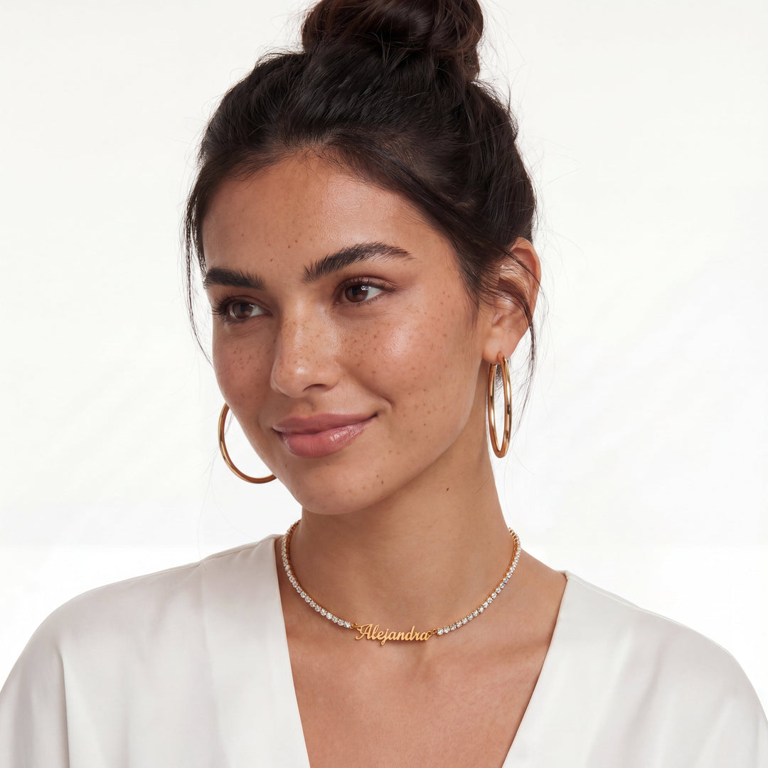 Collar de tenis personalizado de Auxana con nombre grabado, hecho de plata brillante y con diseño elegante para deportistas.