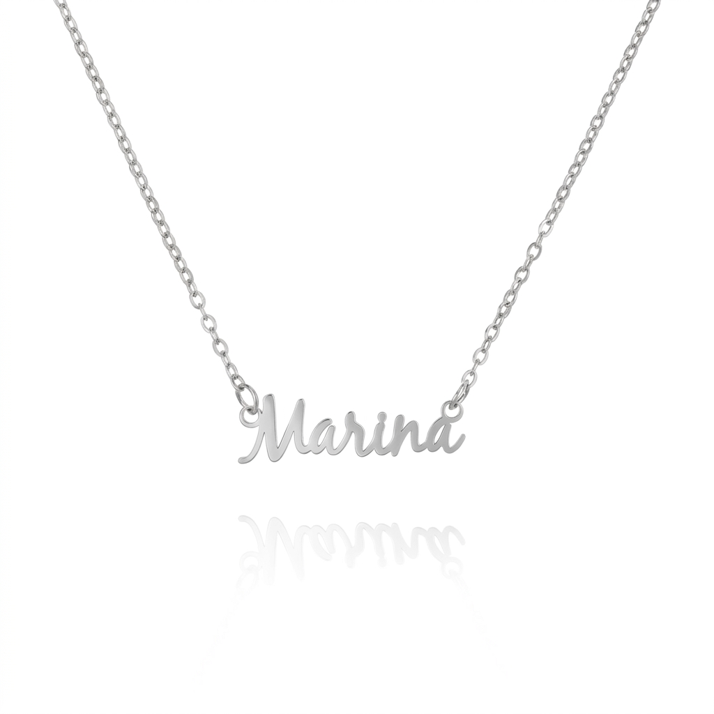 Collar de tenis personalizado de la marca Auxana con nombre grabado, diseñado en plata con detalles elegantes y moderno estilo.