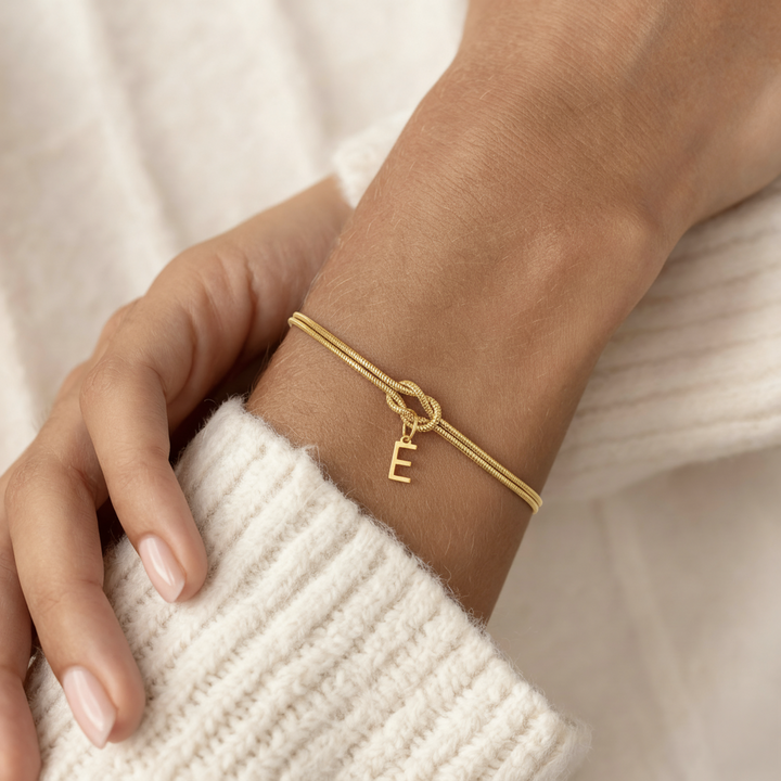 PULSERA NUDO CON INICIAL