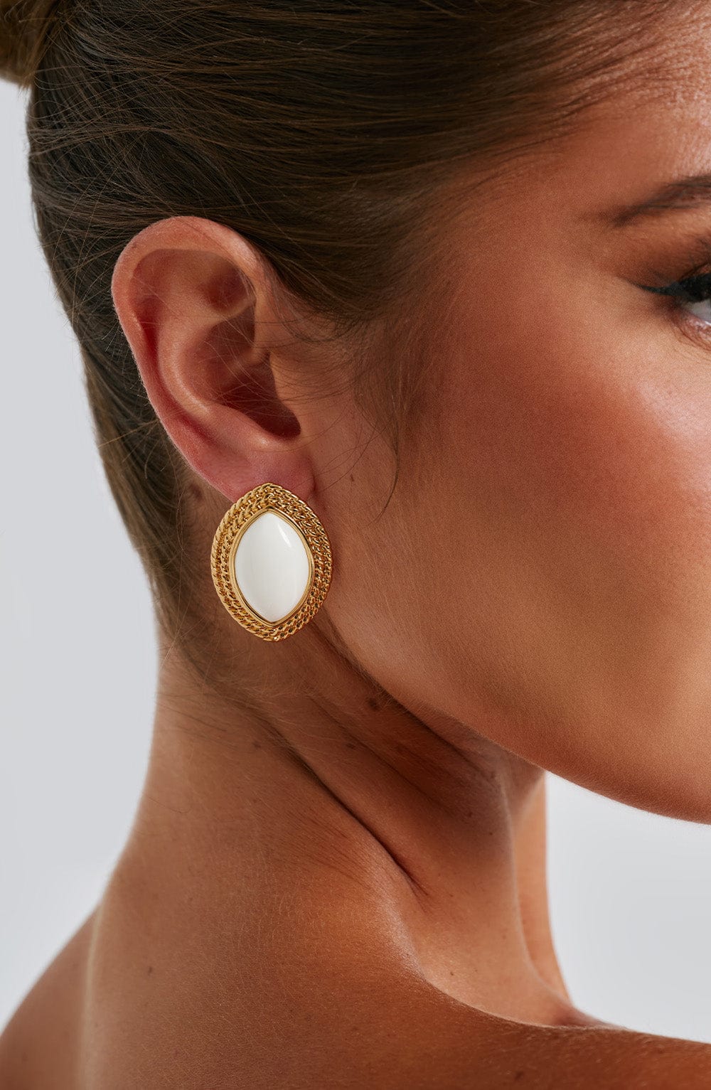 PENDIENTES OVALADOS CON DETALLE CENTRAL