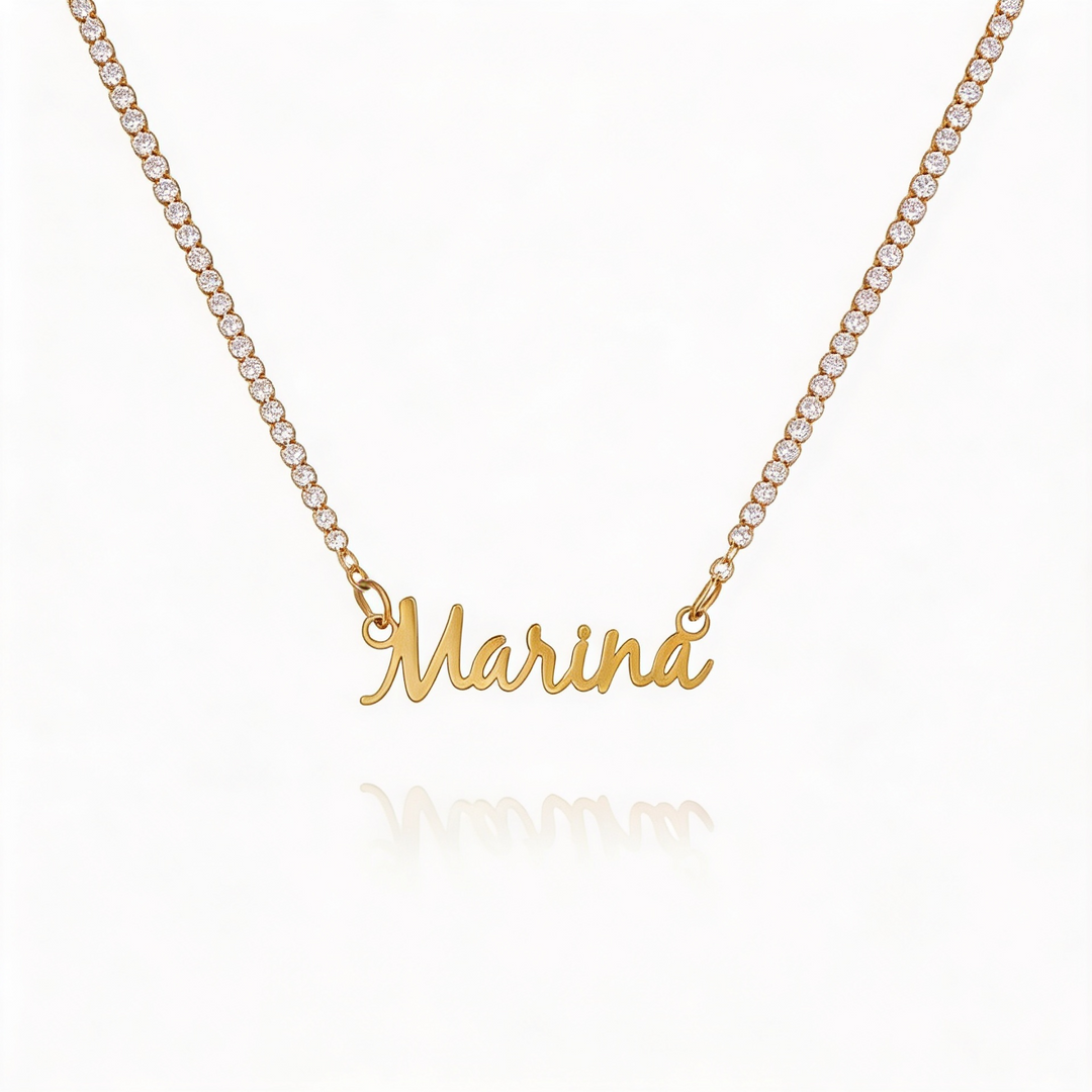 Collar de tenis personalizable de Auxana con nombre grabado, mostrando el collar de plata con dije en la imagen.