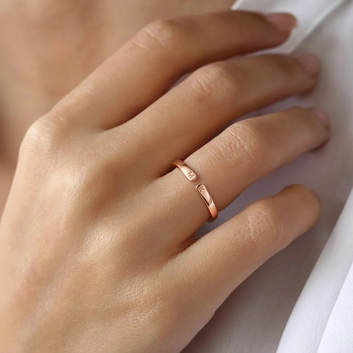 ANILLO ABIERTO DOBLE INICIAL