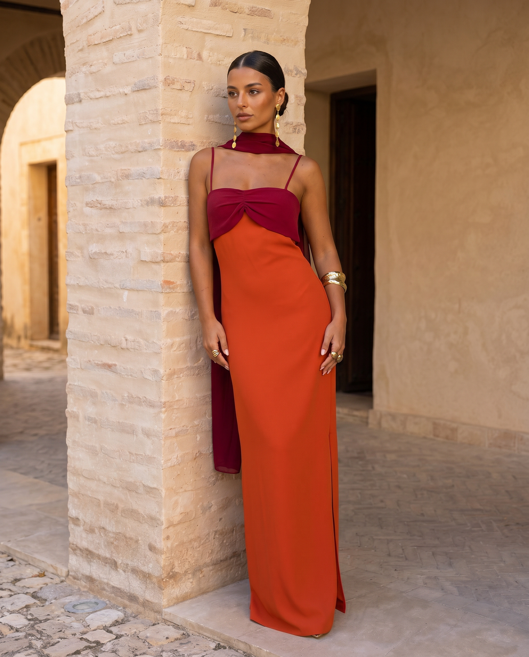 ZAHARA | VESTIDO EN NARANJA CON ESCOTE EN ROJO (PRE ORDER 12-13 JUNIO)