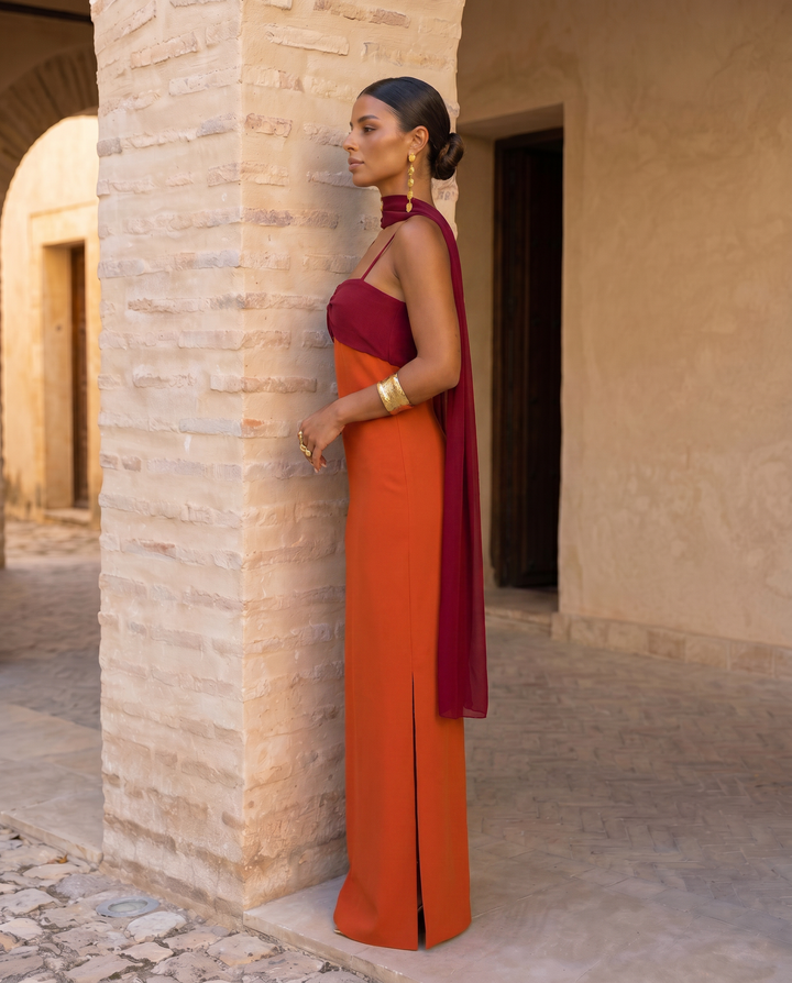 ZAHARA | VESTIDO EN NARANJA CON ESCOTE EN ROJO (PRE ORDER 12-13 JUNIO)