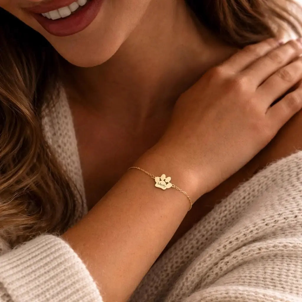 Pulsera personalizada con huellas de Auxana, diseño de pulsera de metal con huellas grabadas para recuerdos especiales.