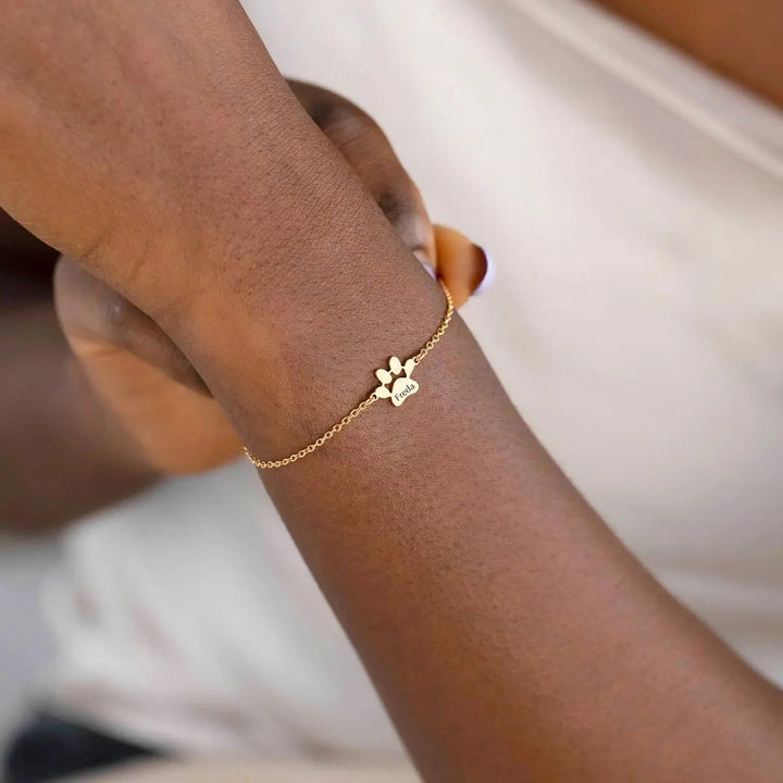 Pulsera personalizada Auxana con huellas, diseño de pulsera de metal con huellas grabadas para recuerdos especiales.